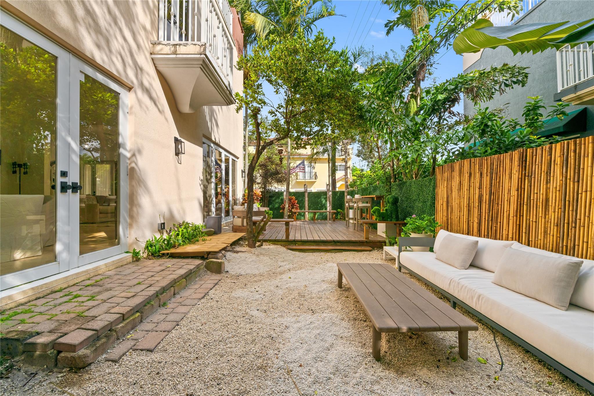 NO NAME - Residential