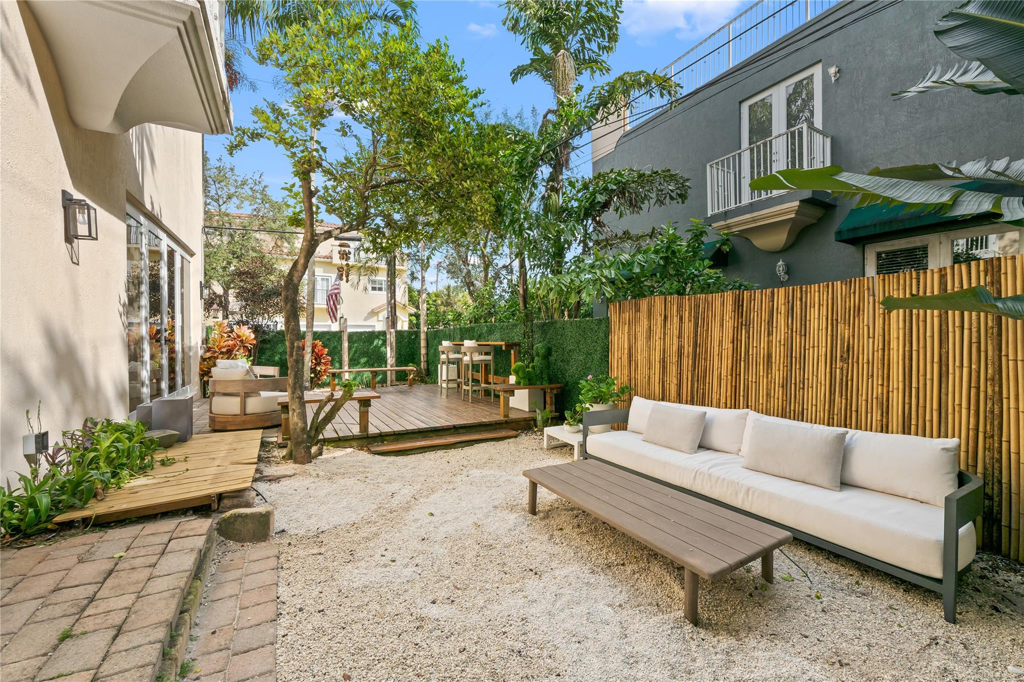 NO NAME - Residential