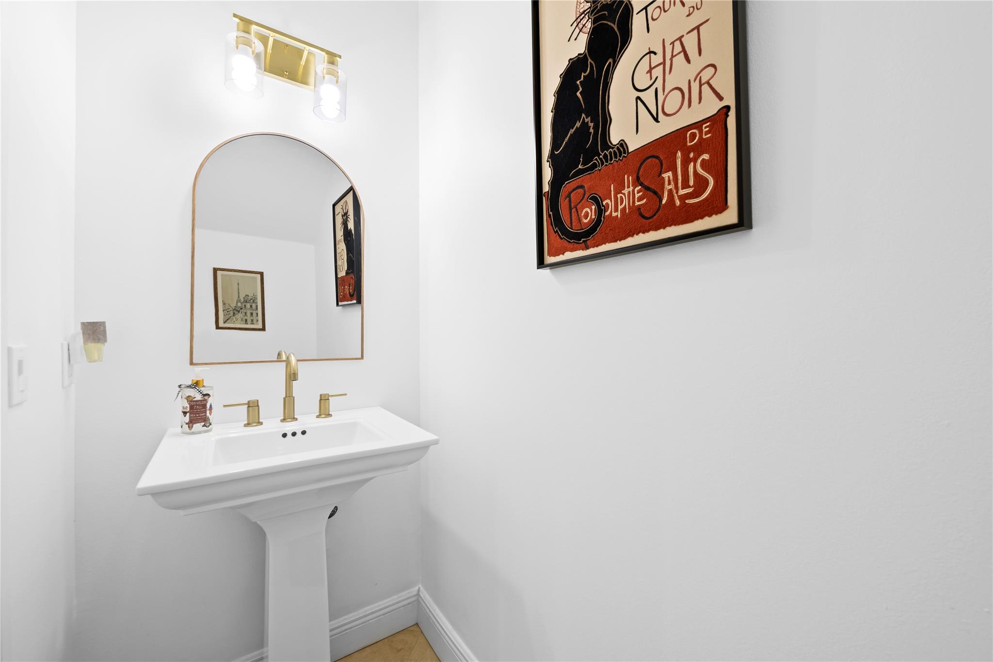 NO NAME - Residential