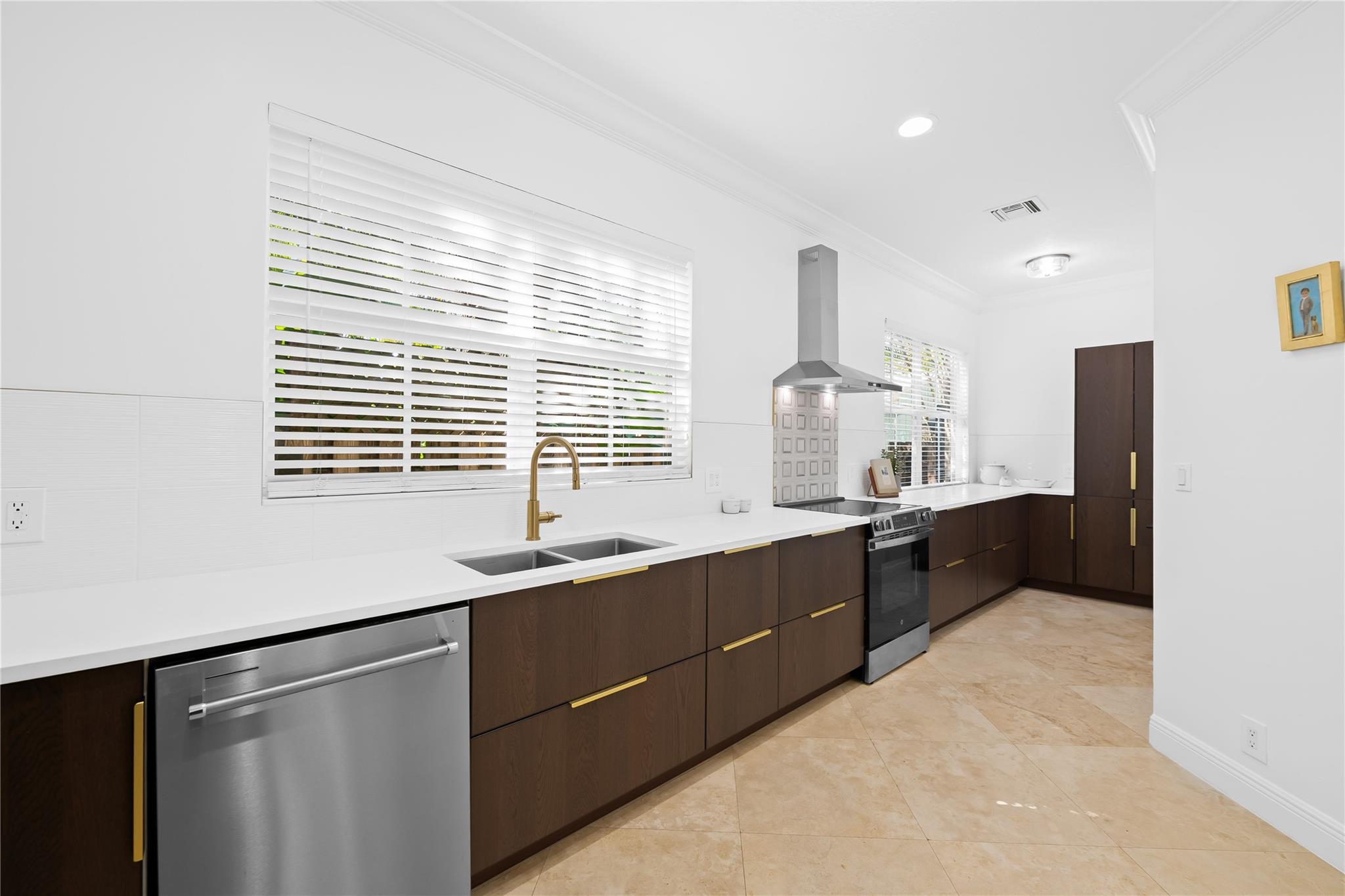 NO NAME - Residential