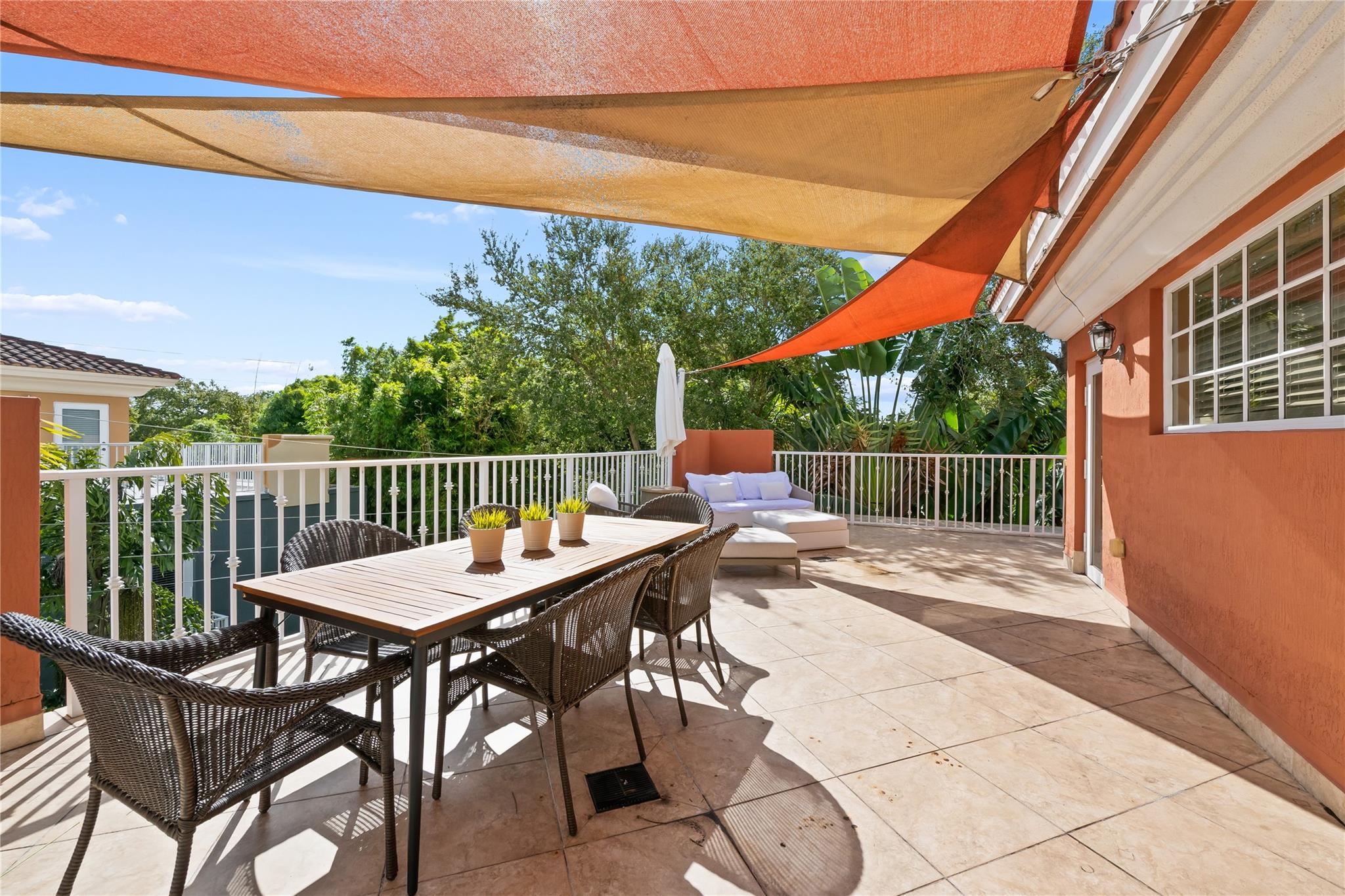 NO NAME - Residential