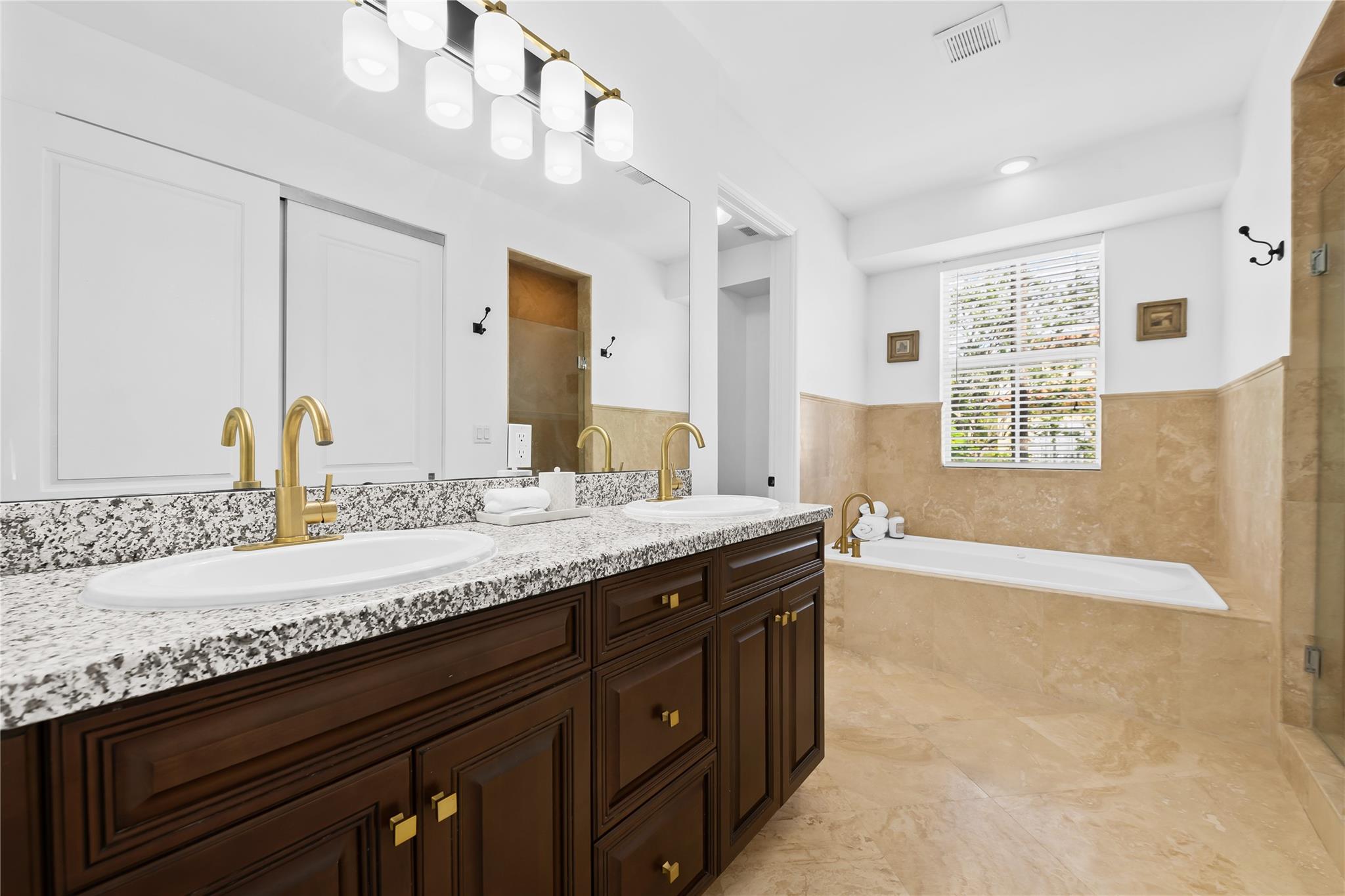 NO NAME - Residential