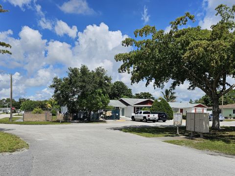 Property photo of 773 E Ilene Rd Road E, West Palm Beach, FL 33415