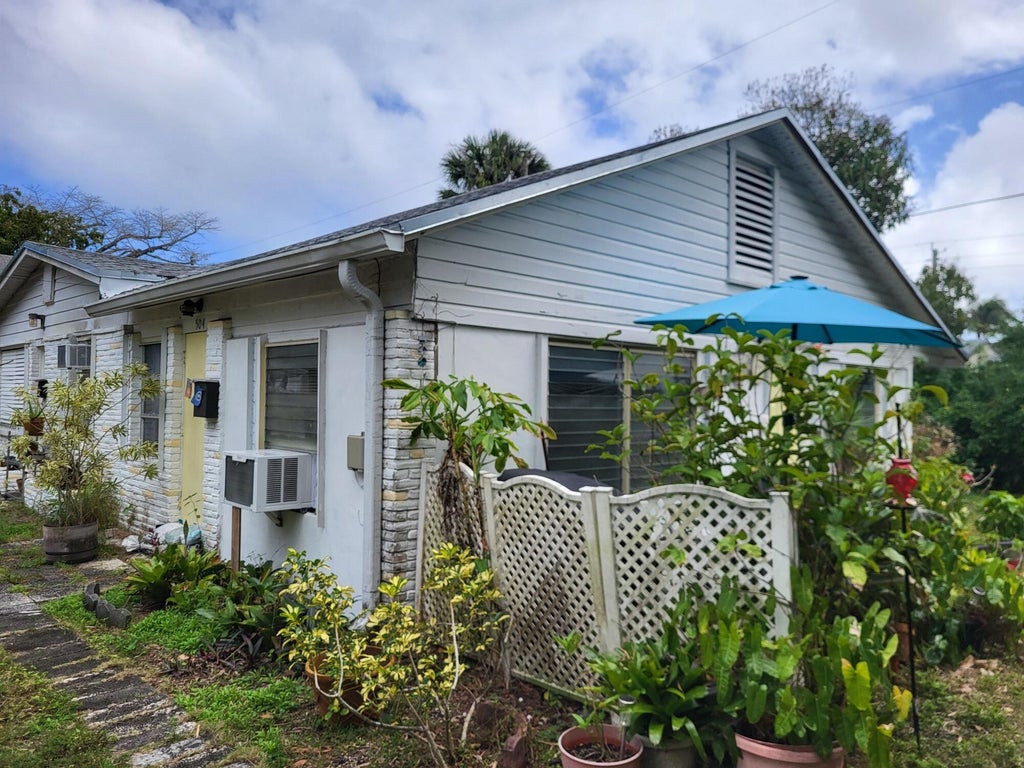 Photo of 500 SW 8th Street, Fort Lauderdale, FL 33315 (MLS # B26029286)