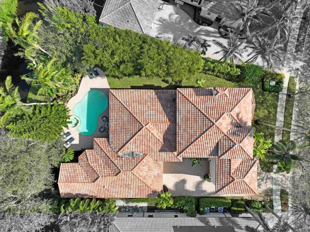 Photo of 110 Villa Bella, Jupiter, FL 33458 (MLS # R10993751)