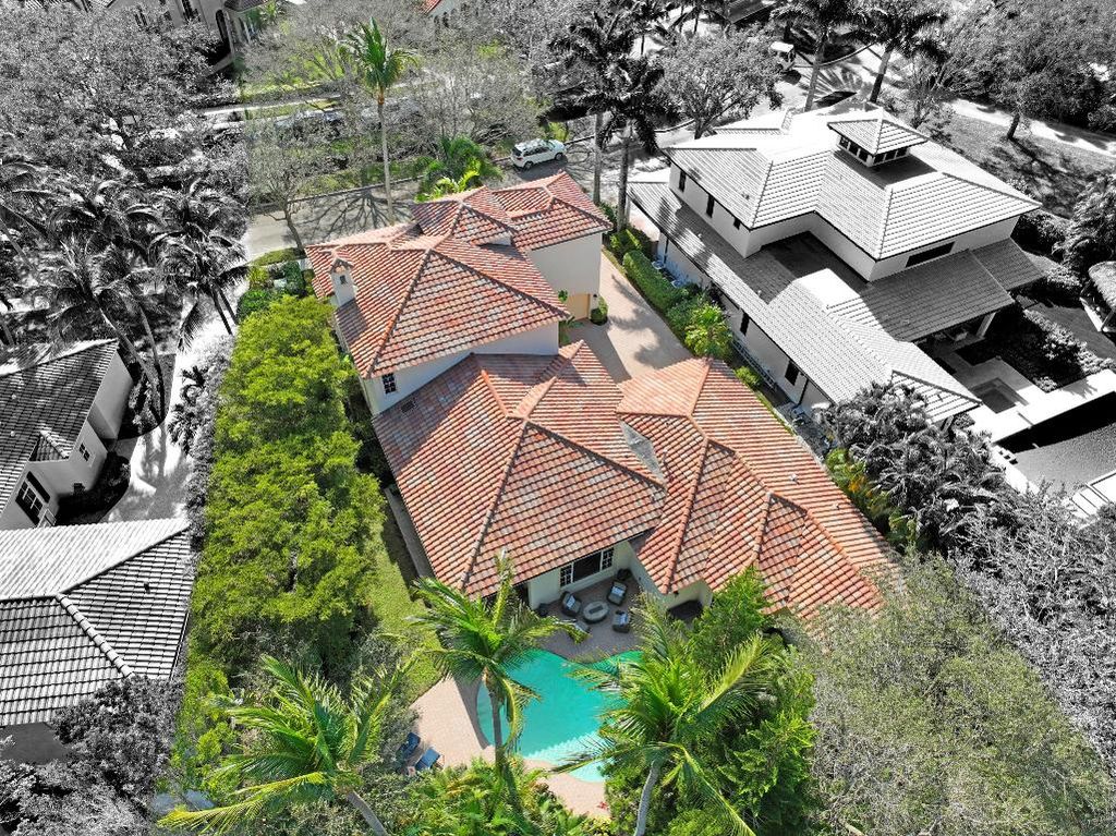 Photo of 110 Villa Bella, Jupiter, FL 33458 (MLS # R10993751)