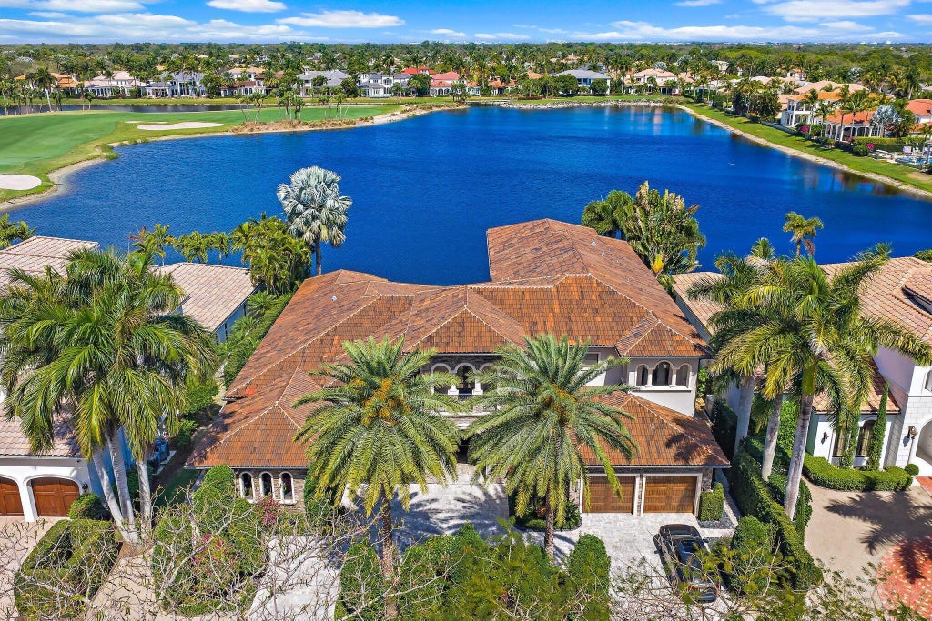 Photo of 636 Hermitage Circle, Palm Beach Gardens, FL 33410 (MLS # B26069781)