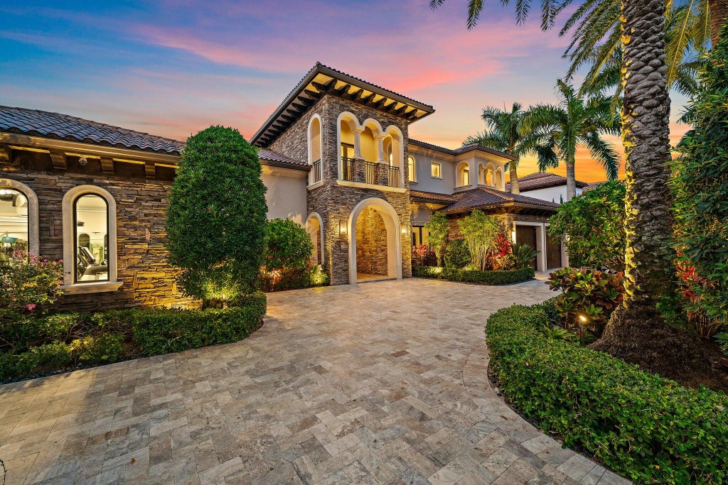 Photo of 636 Hermitage Circle, Palm Beach Gardens, FL 33410 (MLS # B26069781)