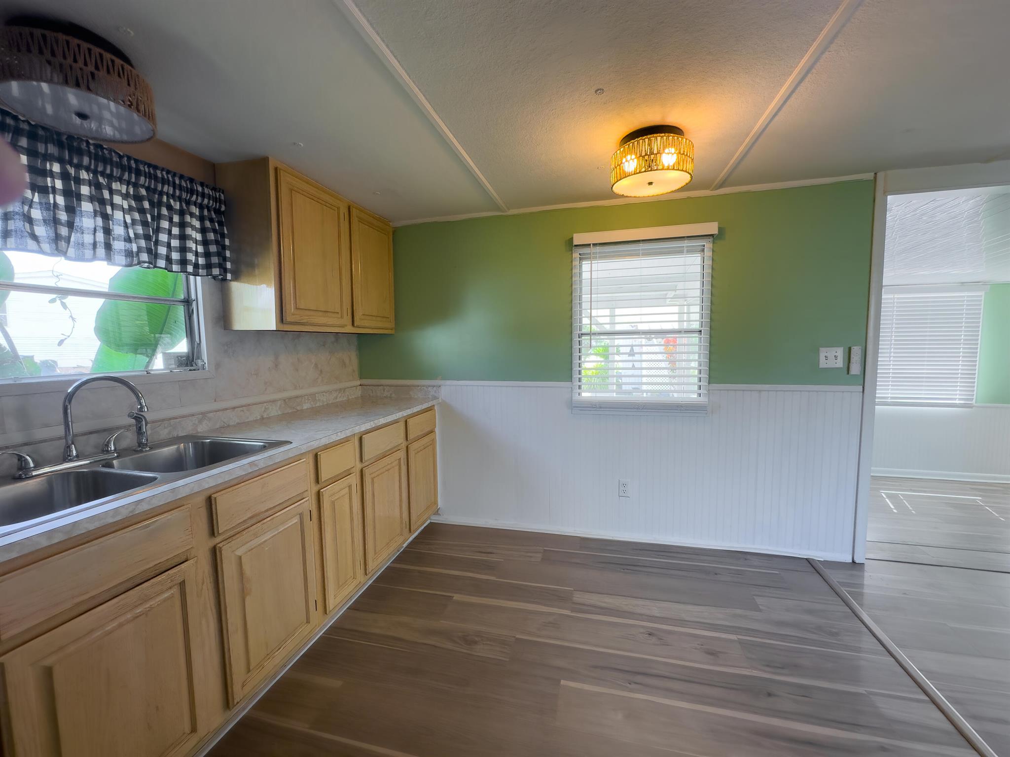 WOODBRIDGE MOBILE VILLAGE - Residential