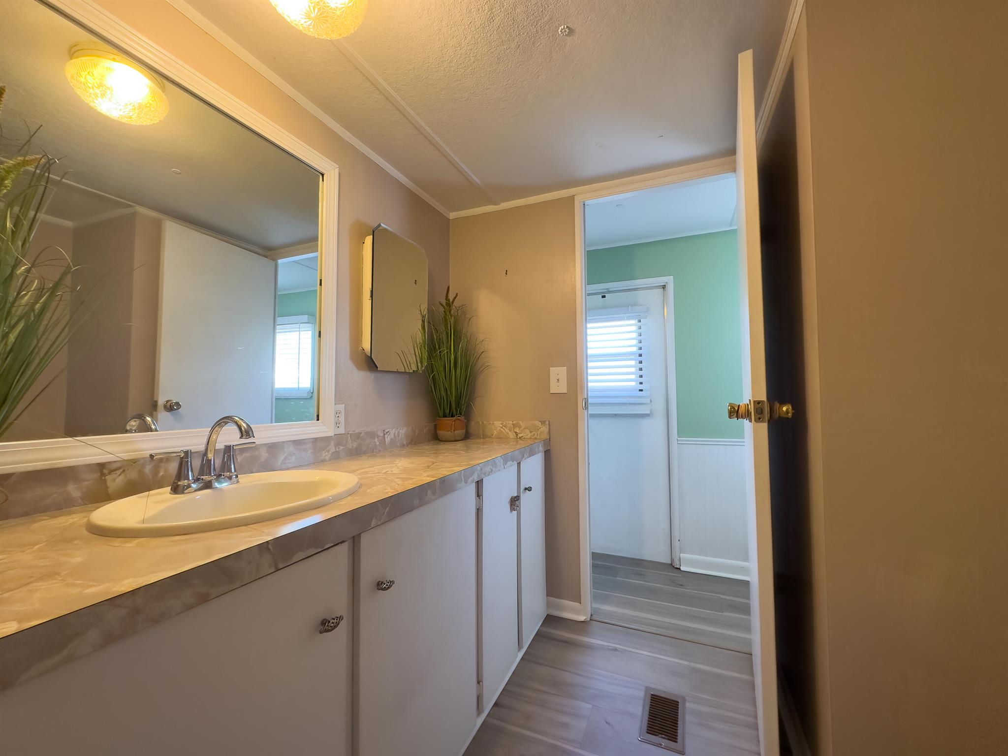 WOODBRIDGE MOBILE VILLAGE - Residential