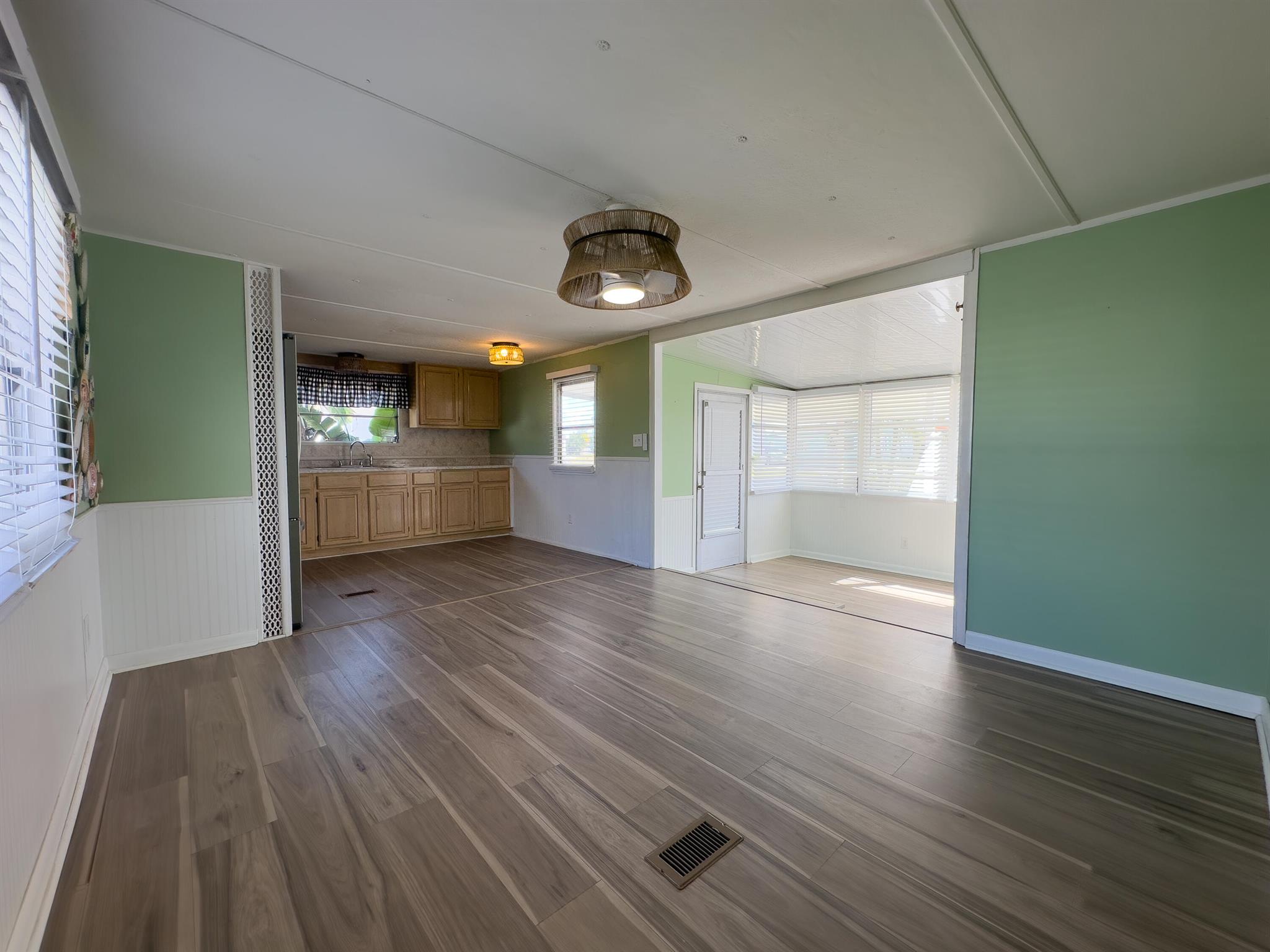 WOODBRIDGE MOBILE VILLAGE - Residential