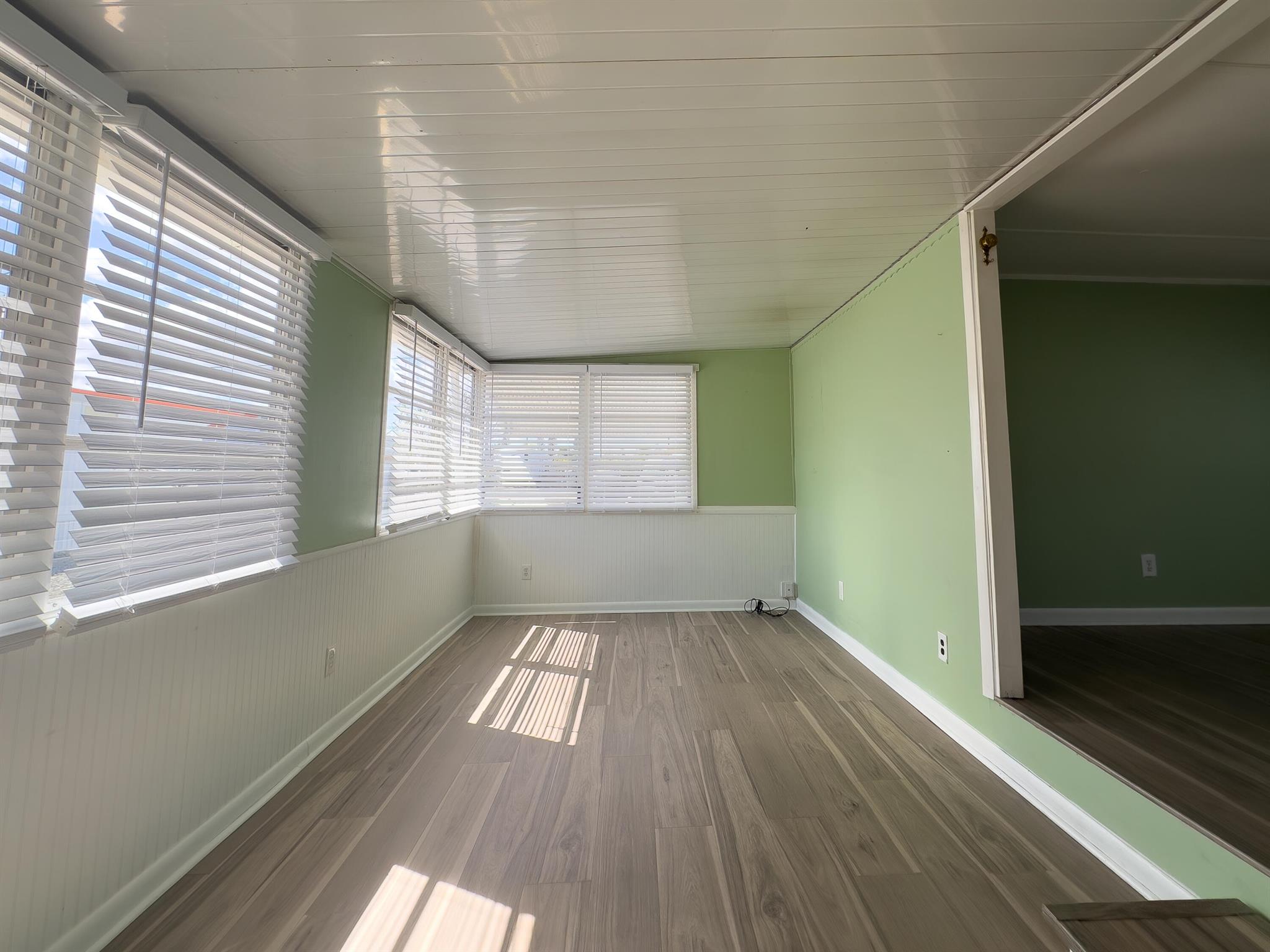 WOODBRIDGE MOBILE VILLAGE - Residential