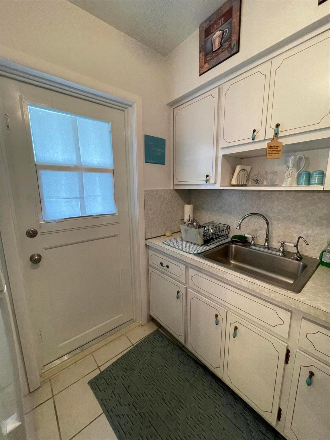 VENETIAN PARK GARDENS CON - Residential Lease