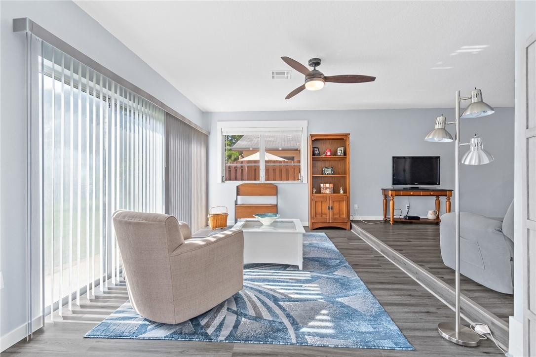 LOS MANGOS - Residential