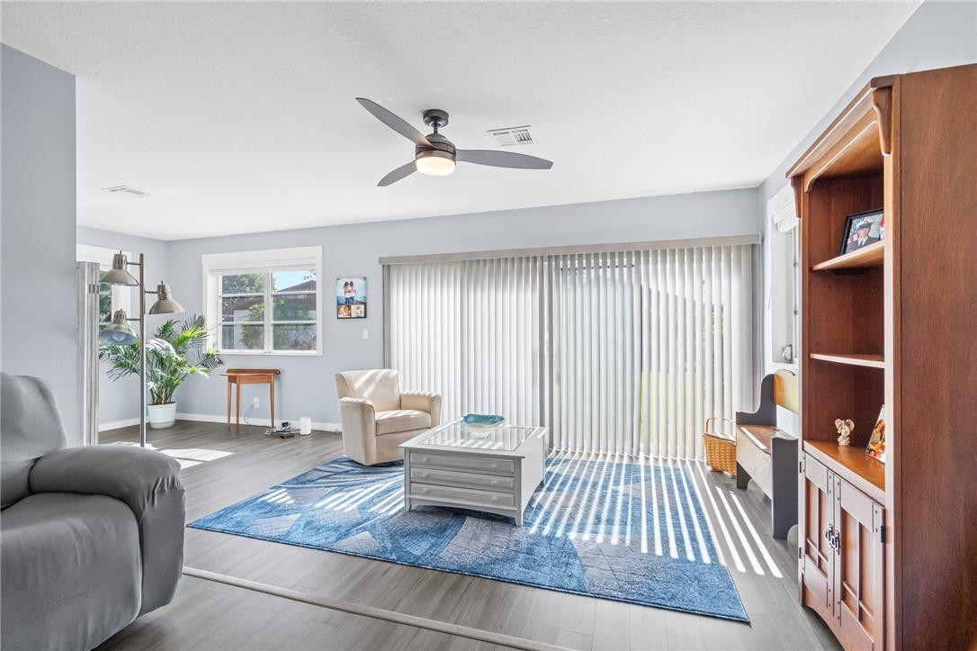 LOS MANGOS - Residential