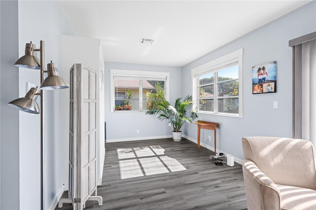 LOS MANGOS - Residential