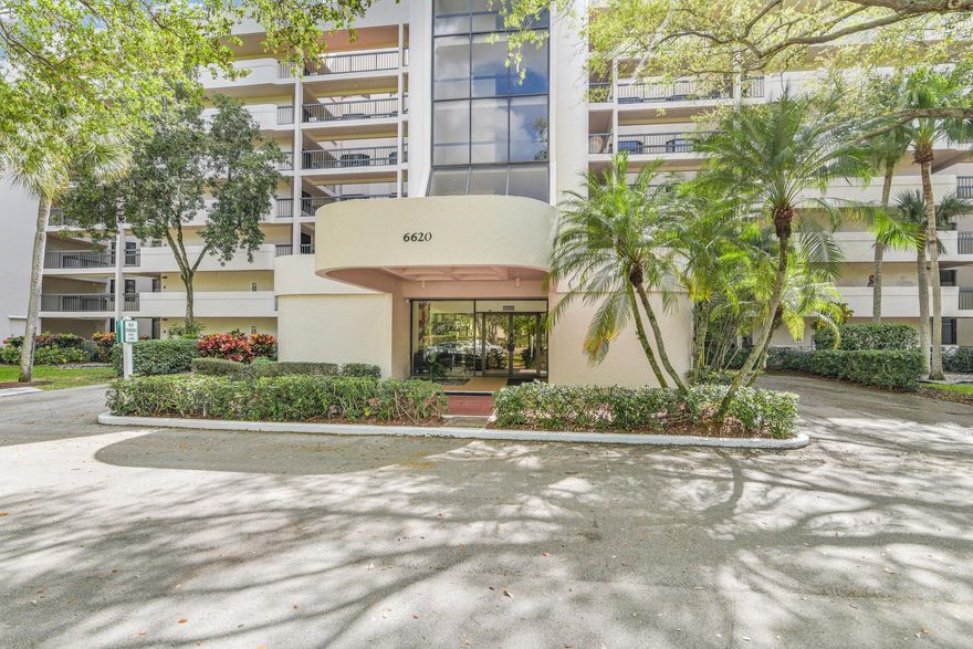 All tile apartment in gated community with beautiful lake and golf course view. Central Boca Raton location.  Large terrace. Community with heated pool, jacuzzi, grills, gym, social area.
Water, internet and basic cable included in rent