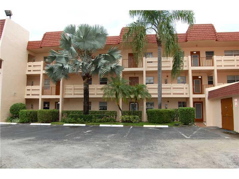 Charming and spacious 2 bedroom 2 bathroom 1st floor corner unit with split bedroom plan and enclosed porch. This property boasts a new AC and H20 Tank, Endless amenities like clubhouse, several community pools, workout facility and jog/ bike trail. Don't miss this great opportunity to enjoy South Florida living at its best at an affordable price!