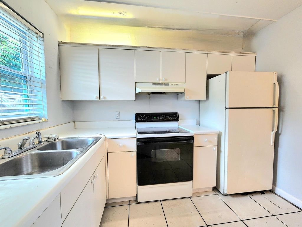 Photo of 215 SW 1st Court #1-2, Pompano Beach, FL 33060 (MLS # B26020187)