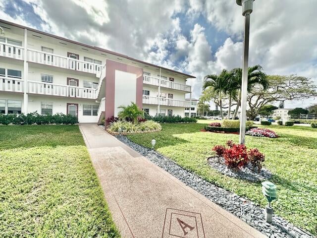 Photo of 14 Fanshaw A, Boca Raton, FL 33434 (MLS # B26079010)