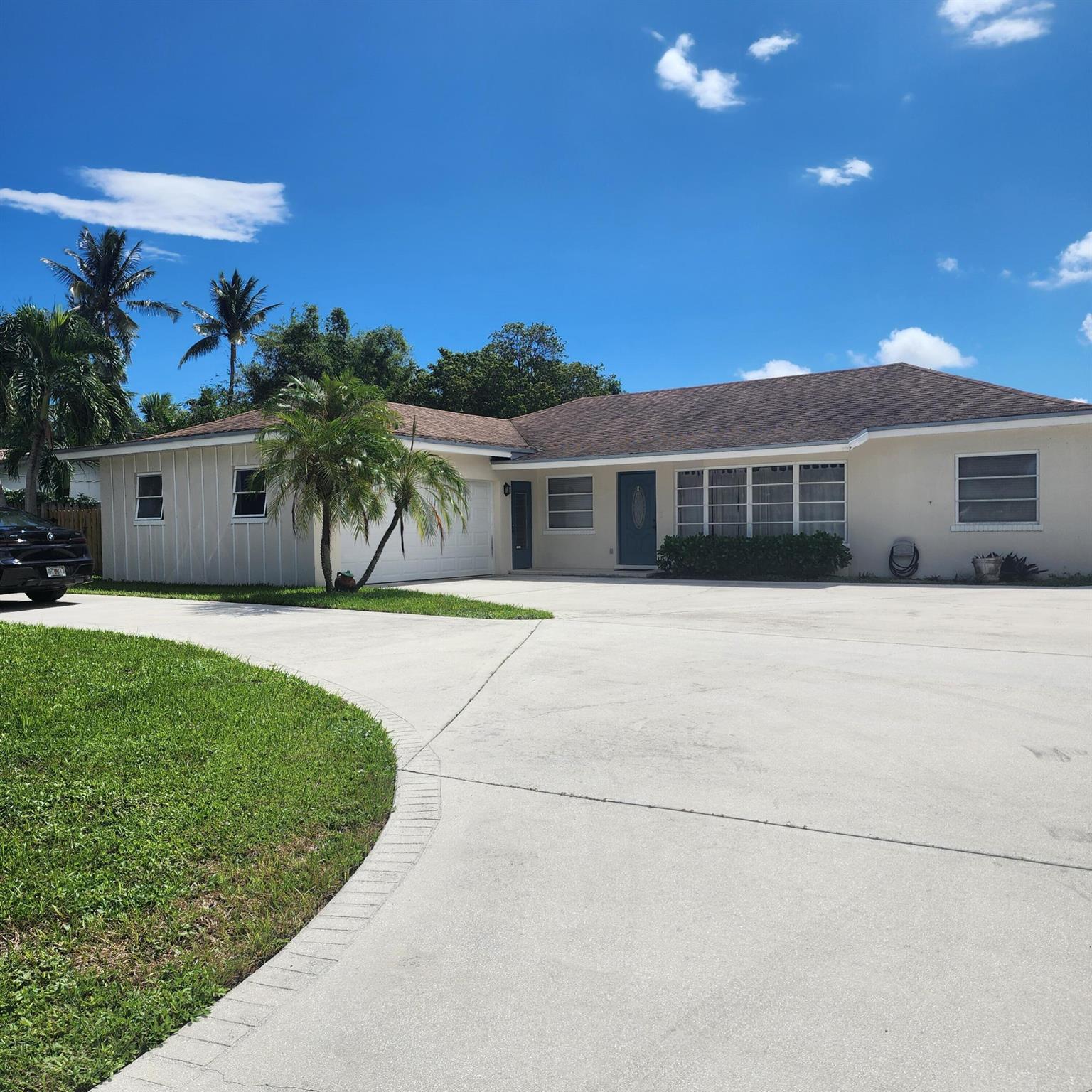 LAKE CLARKE WATERWAY ESTA - Residential