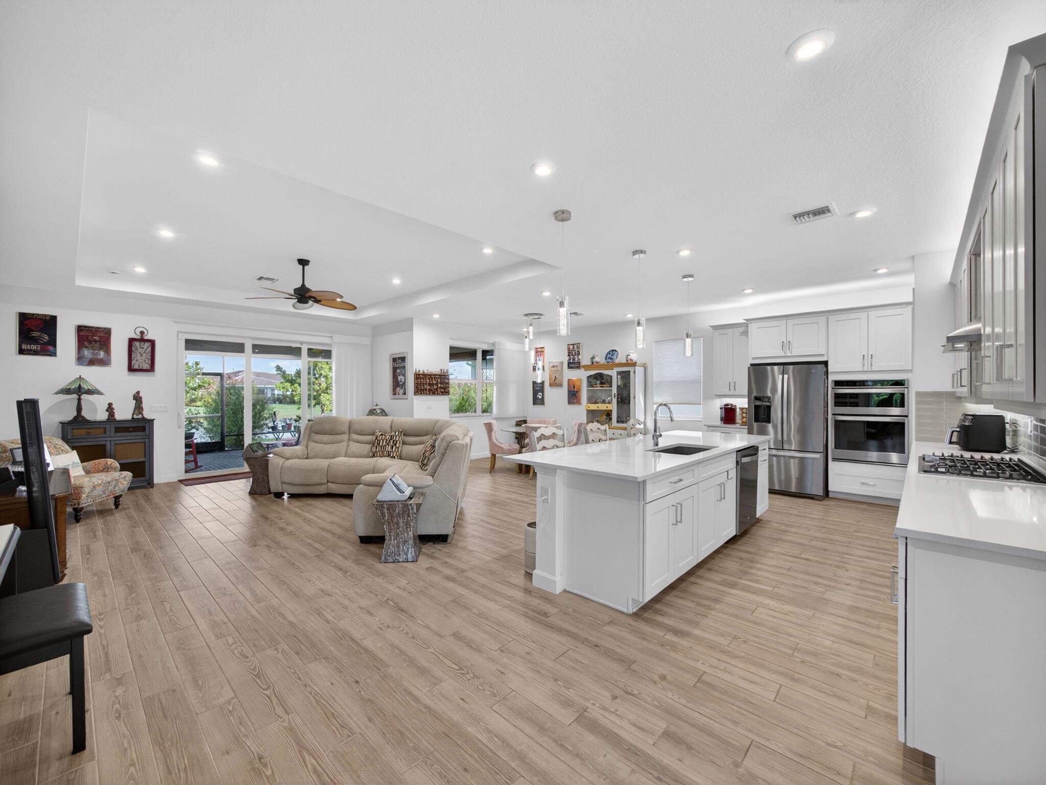 TELARO AT SOUTHERN GROVE - Residential