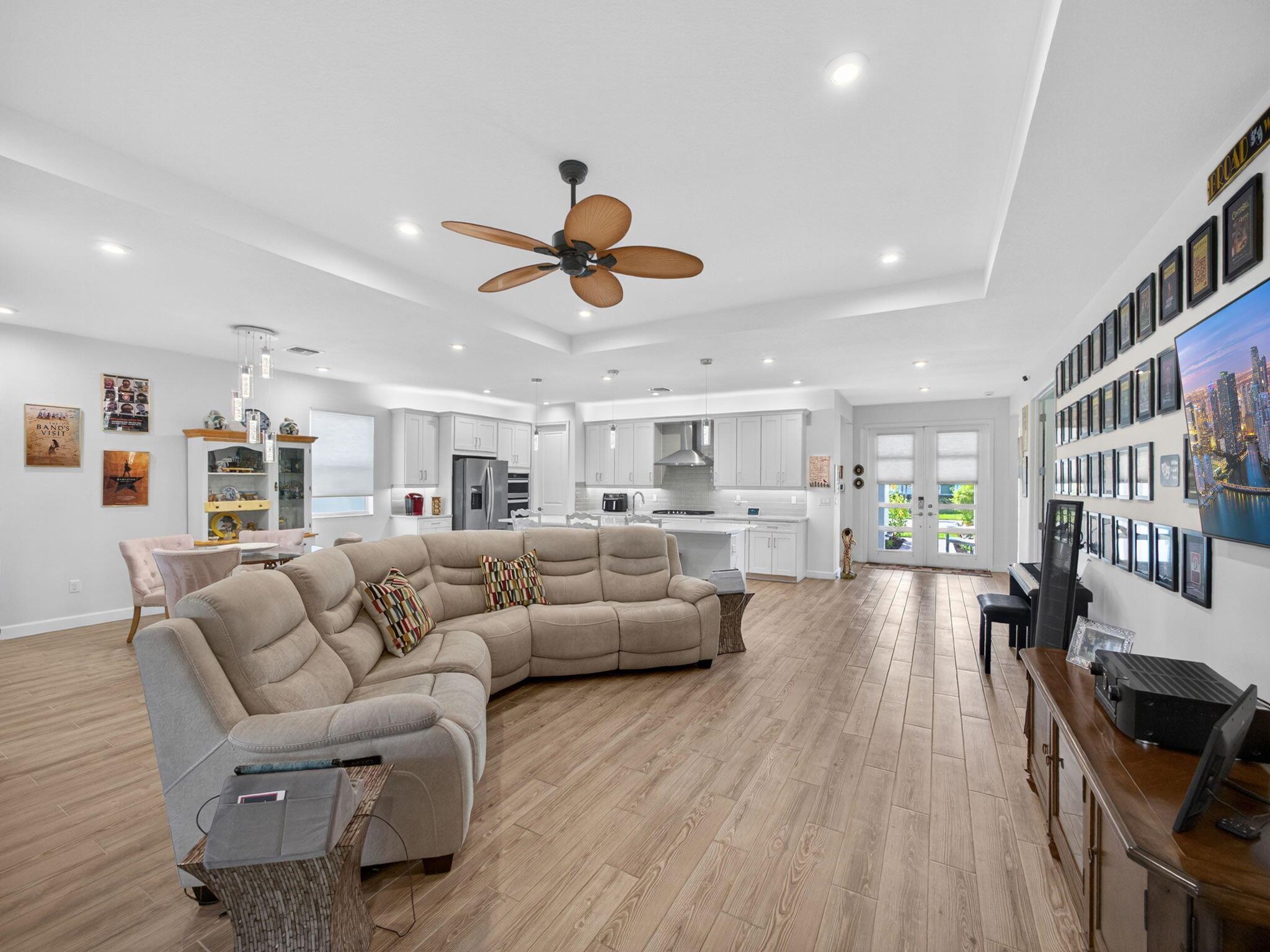 TELARO AT SOUTHERN GROVE - Residential