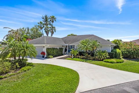 19 Sovereign Way, Hutchinson Island, FL 34949 - MLS#: R11040296