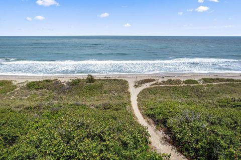 A home in Hutchinson Island