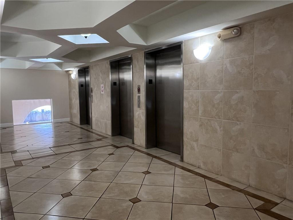 Country Club Towers - Residential Lease