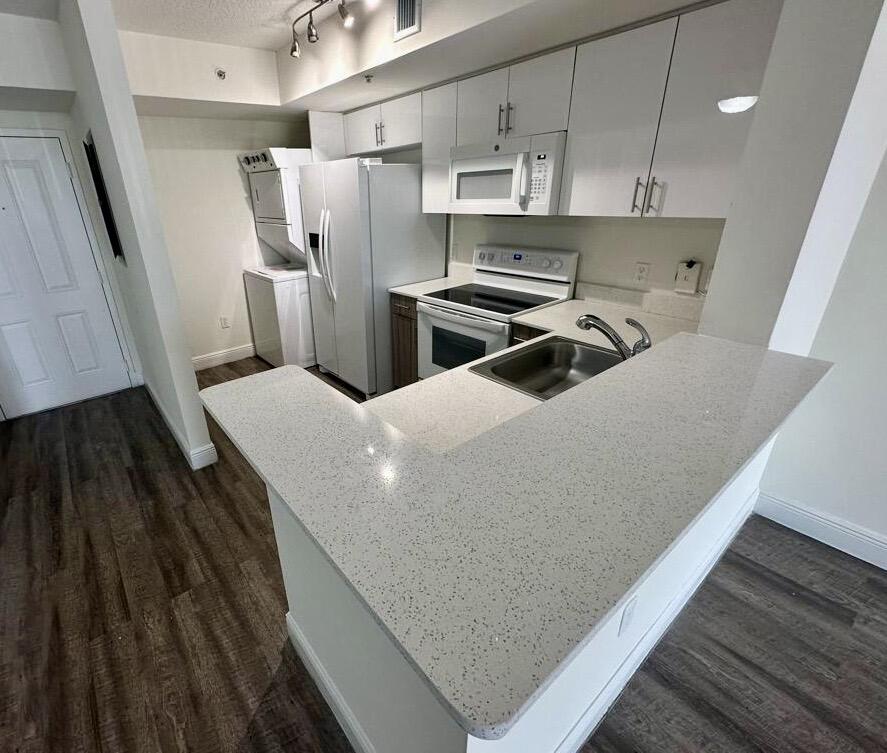 Country Club Towers - Residential Lease
