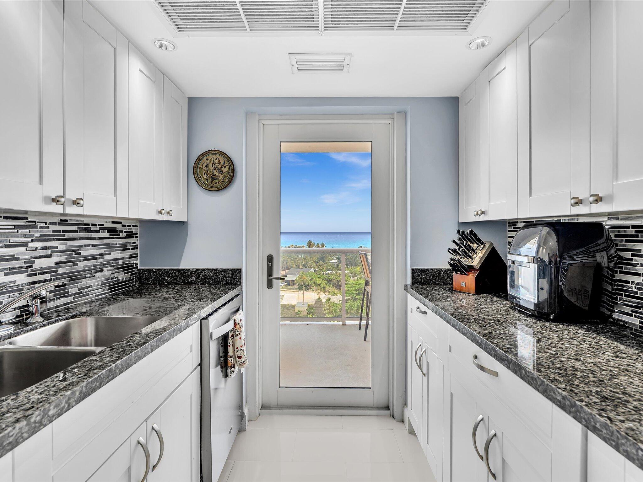 VANTAGE VIEW CONDO - Residential