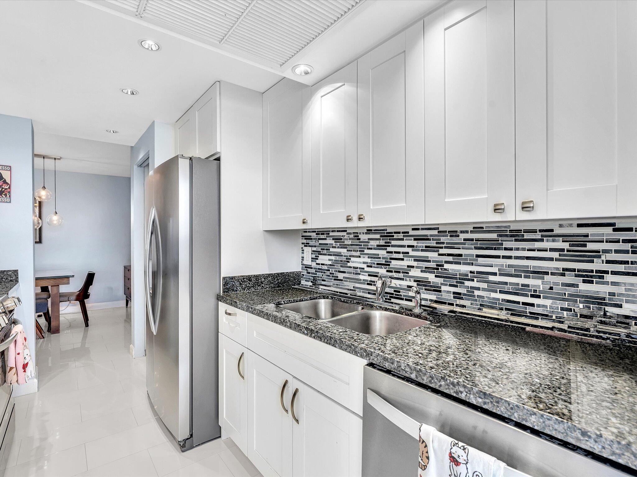 VANTAGE VIEW CONDO - Residential