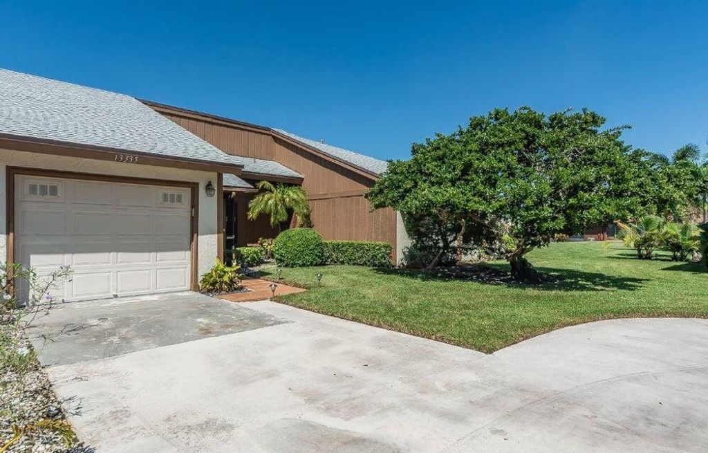 Photo of 13335 Cross Pointe Drive, Palm Beach Gardens, FL 33418 (MLS # R11087099)