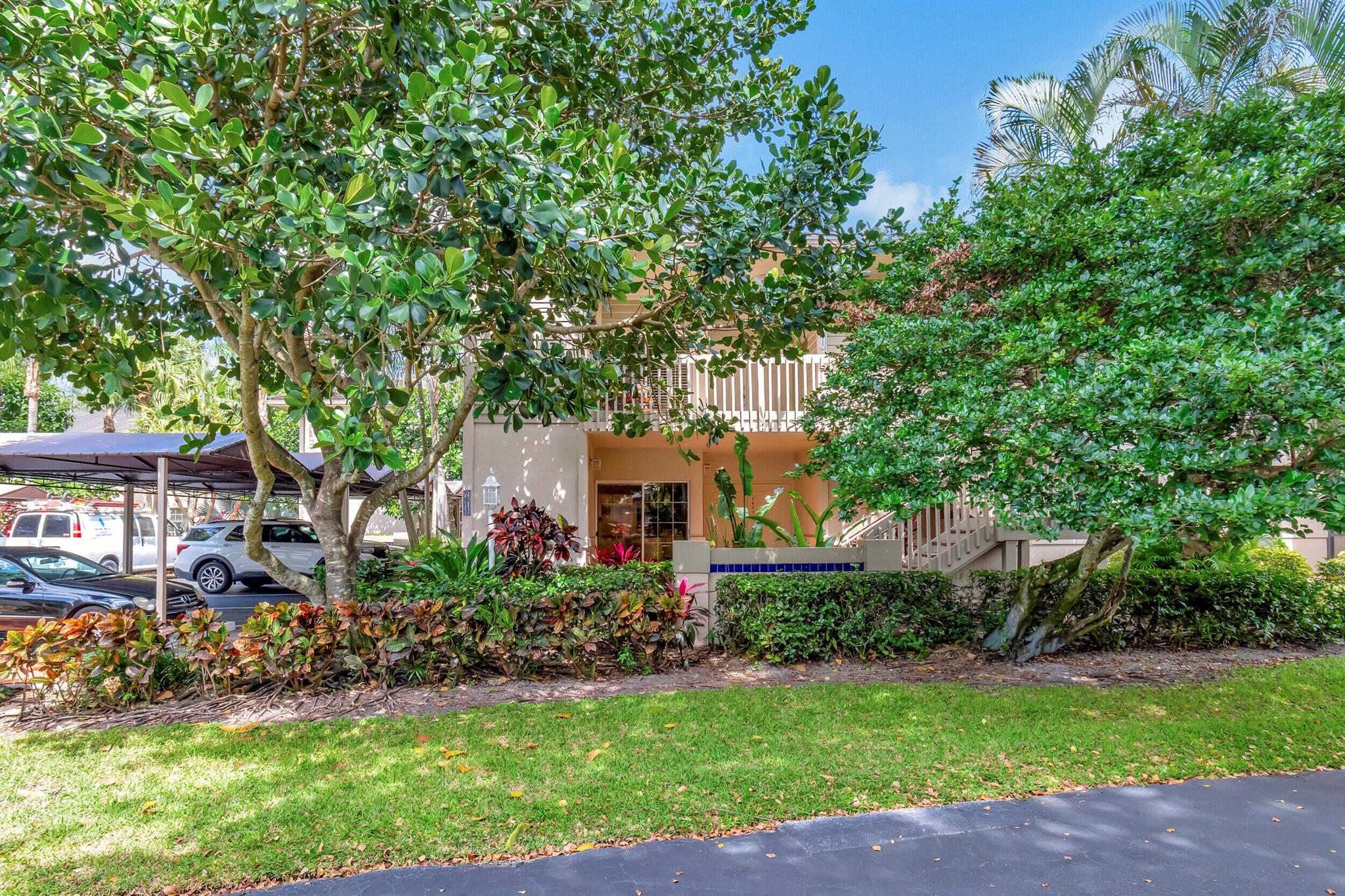 SOUTHWINDS AT BOCA POINTE CONDO - Residential