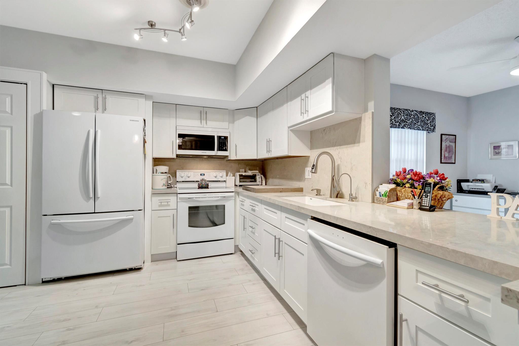 SOUTHWINDS AT BOCA POINTE CONDO - Residential