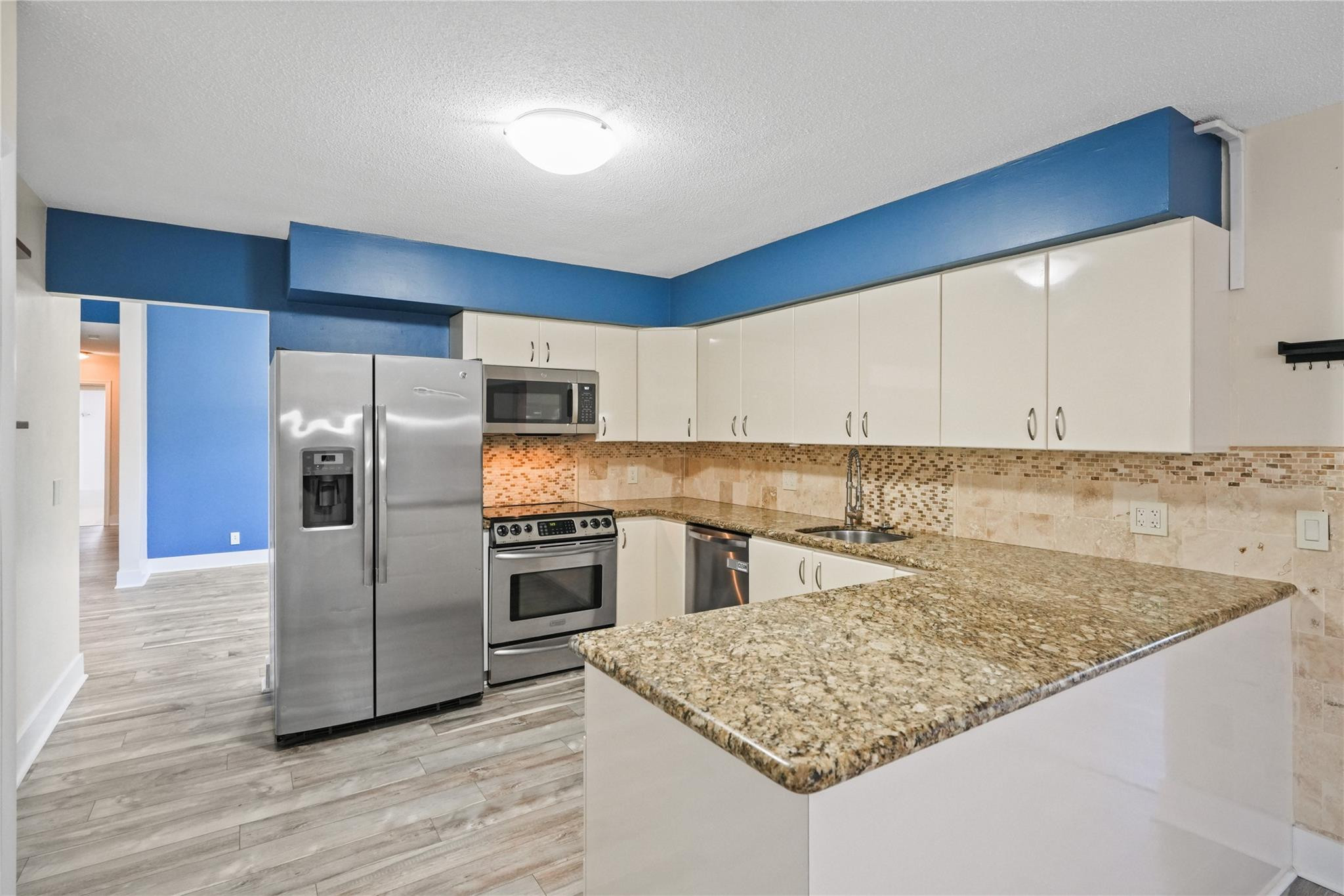 Hollywood Center Amd - Residential