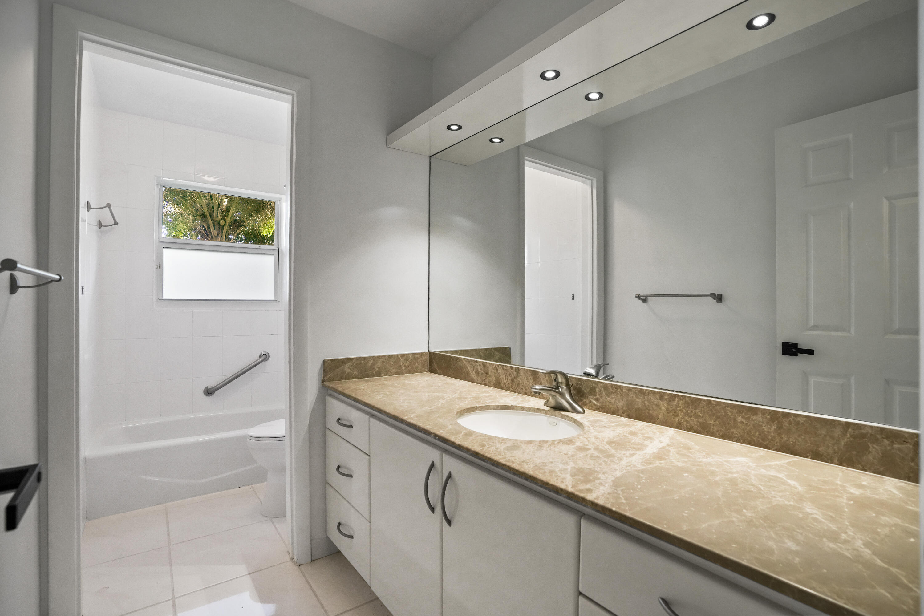 Hollywood Center Amd - Residential