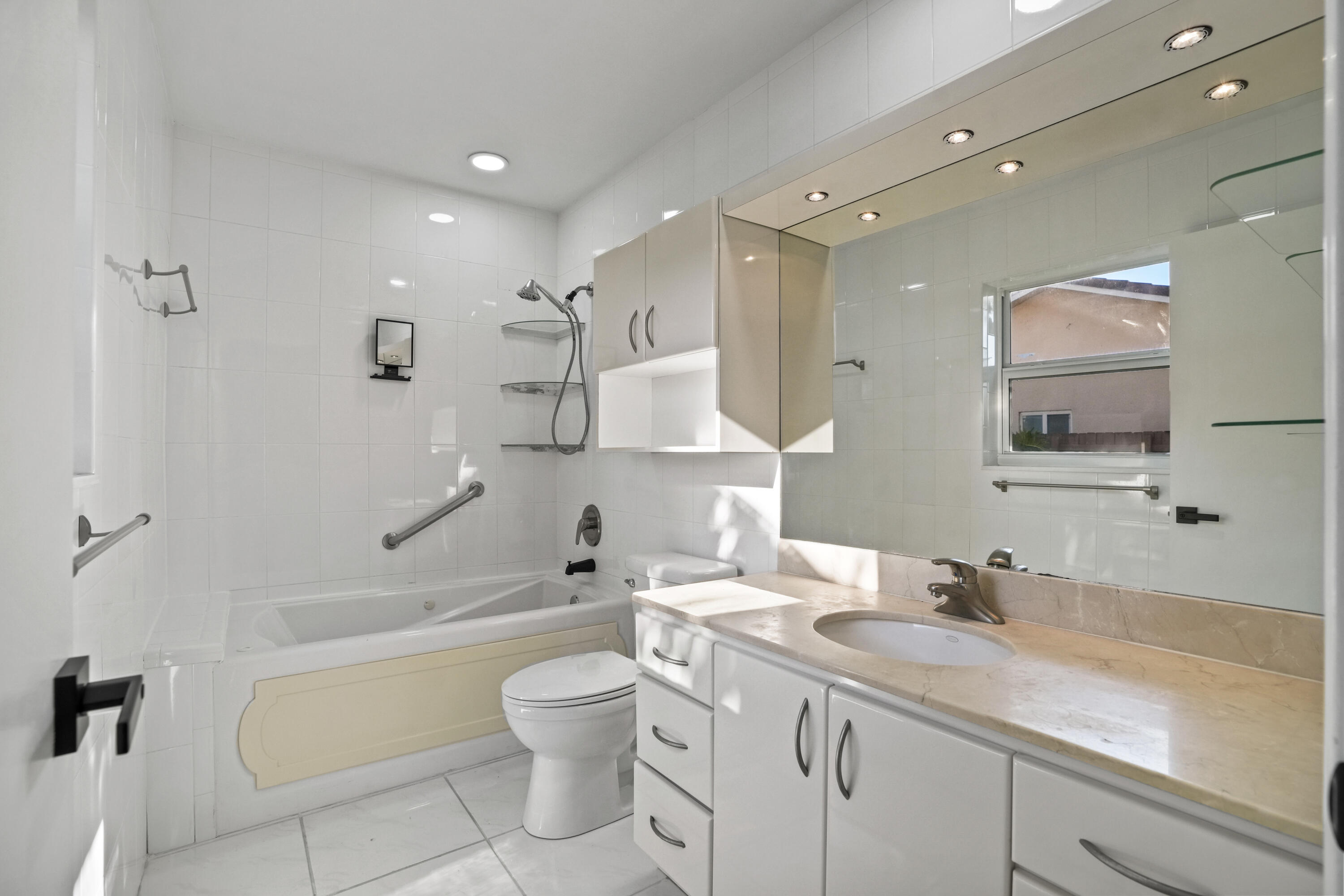 Hollywood Center Amd - Residential