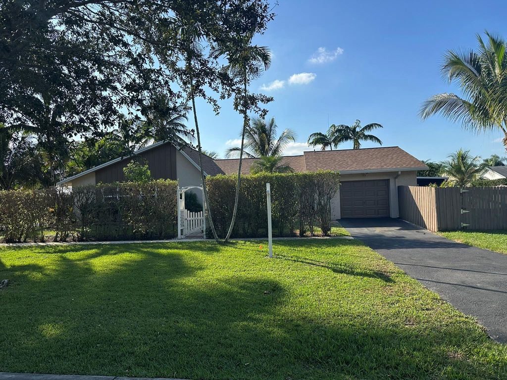 Photo of 417 SE 4th St, Dania Beach, FL 33004 (MLS # F10539205)