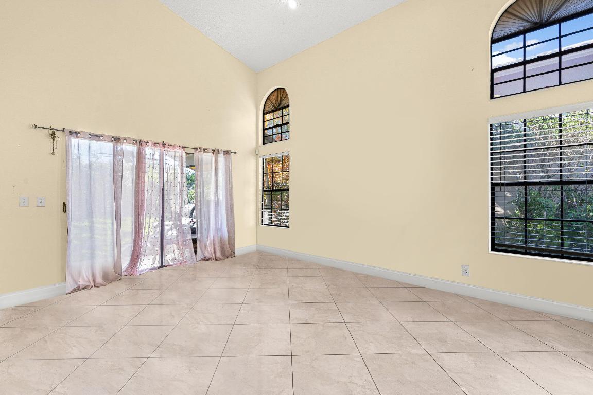 HANOVER SQUARE - Residential