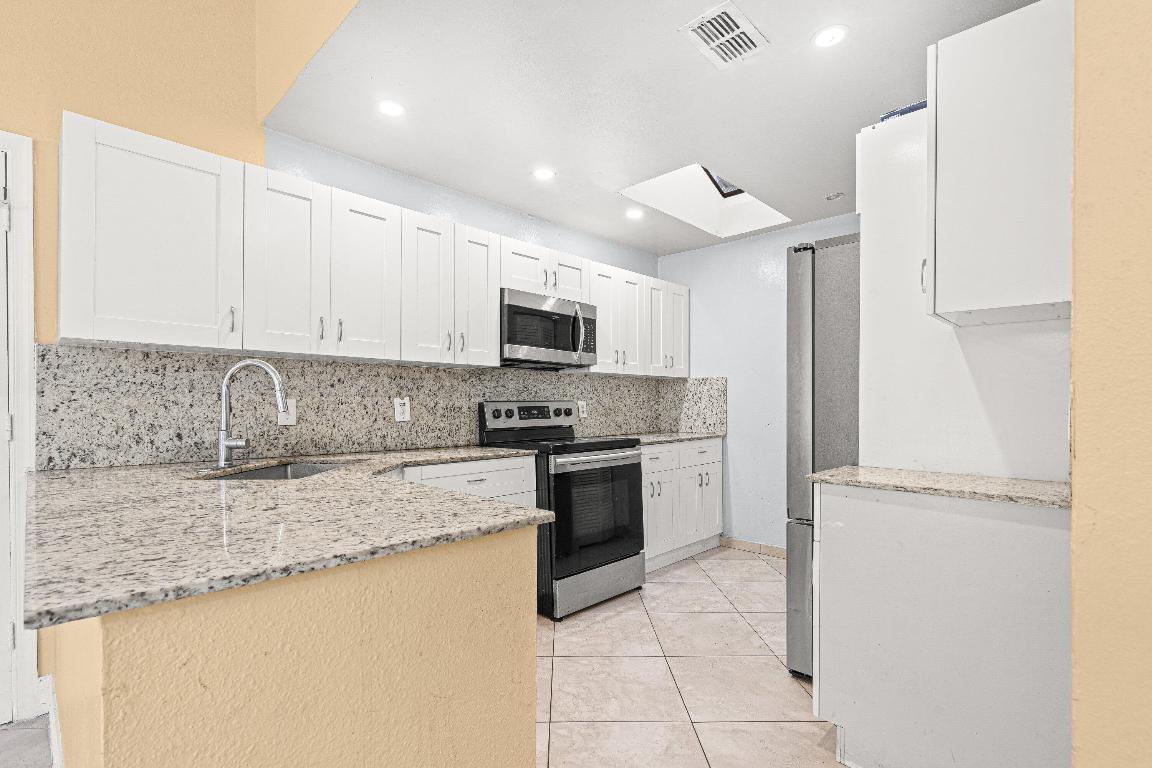 HANOVER SQUARE - Residential