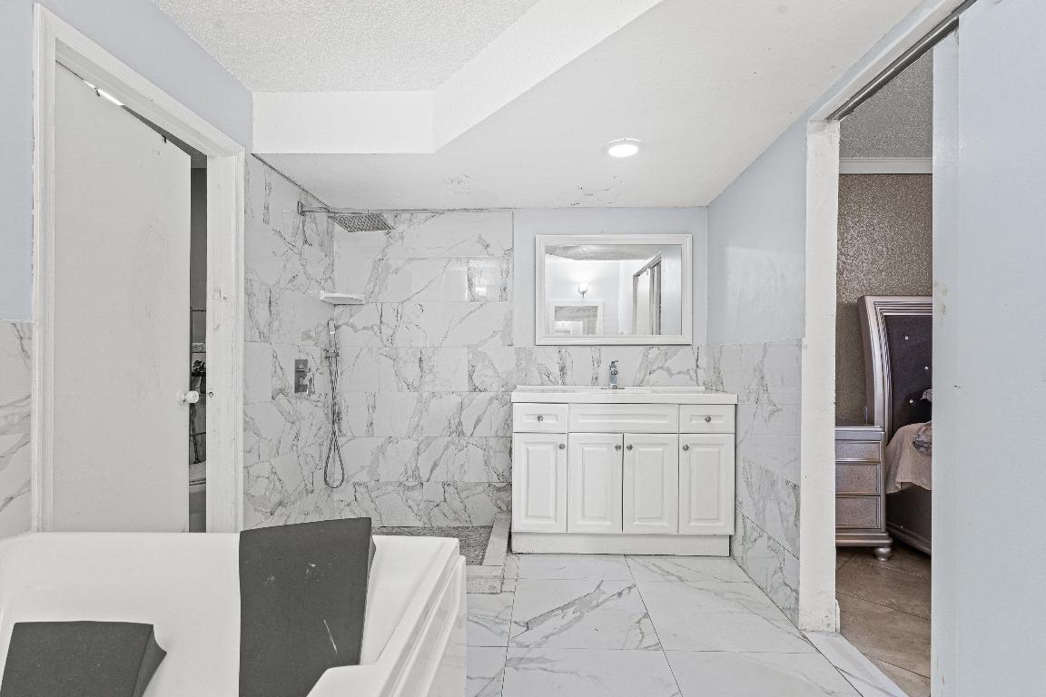 HANOVER SQUARE - Residential