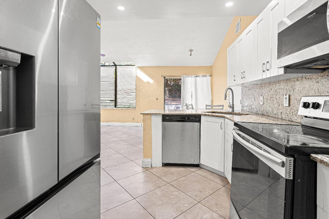 HANOVER SQUARE - Residential