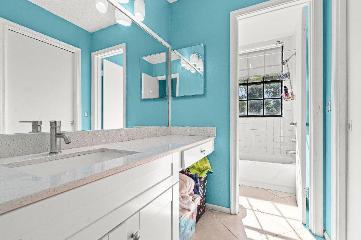 HANOVER SQUARE - Residential