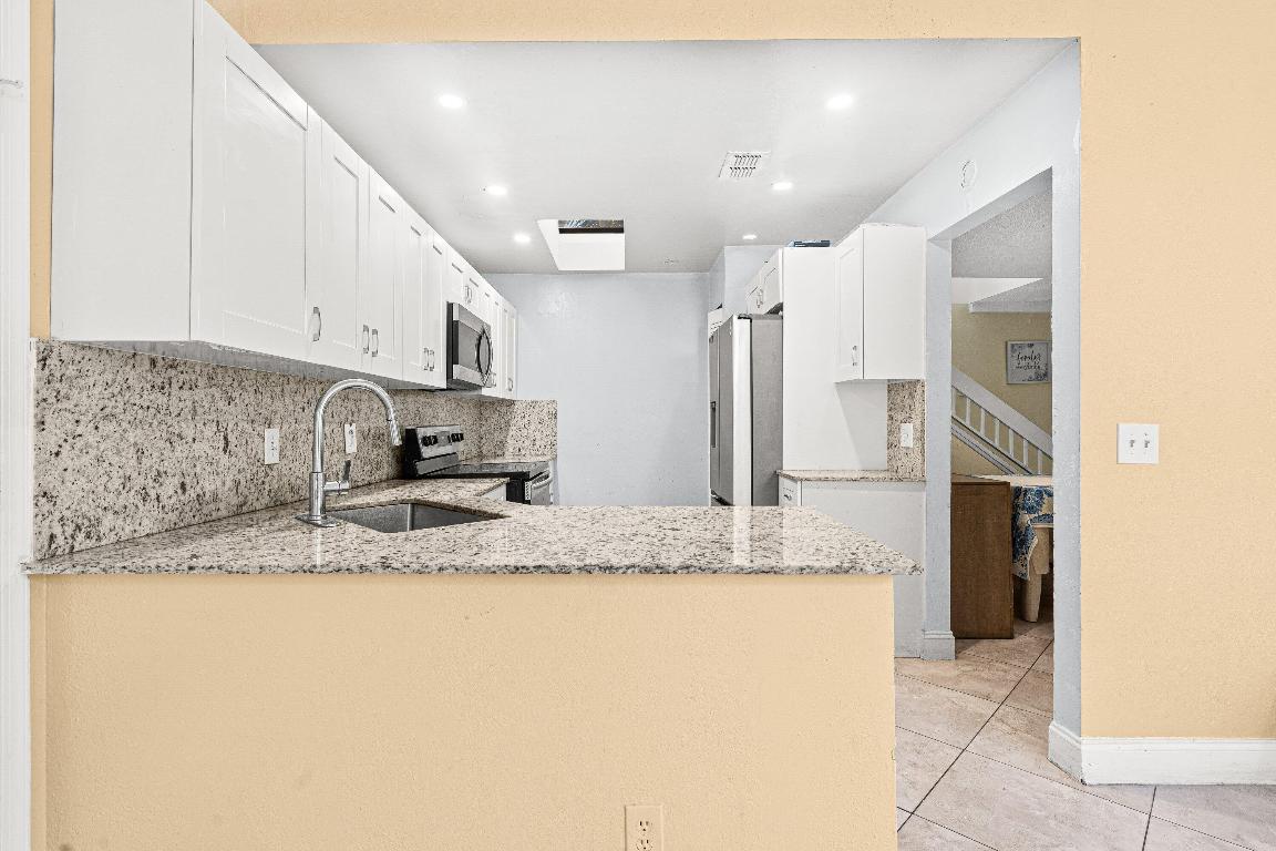 HANOVER SQUARE - Residential