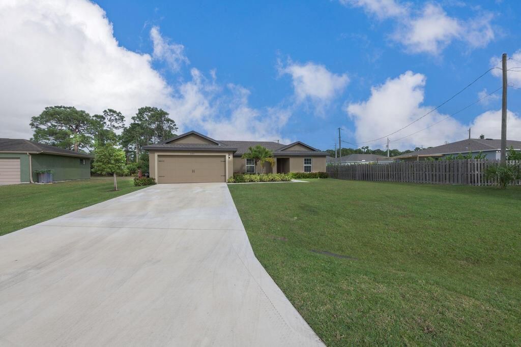 Photo of 2581 SE Dogwood Avenue, Port Saint Lucie, FL 34952 (MLS # R10948651)