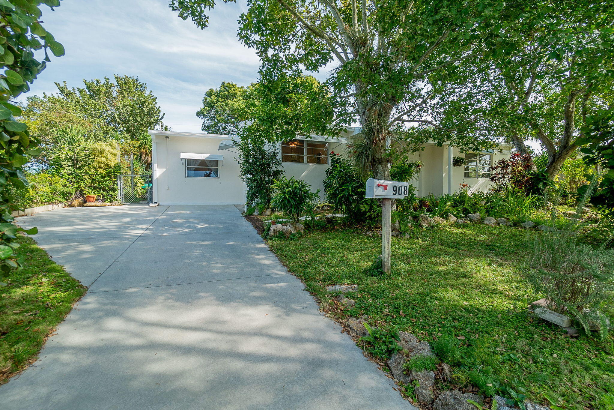 LAKE OSBORNE HEIGHTS - Residential