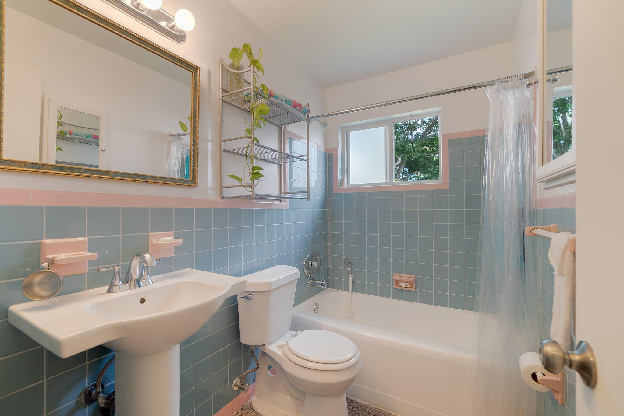 LAKE OSBORNE HEIGHTS - Residential