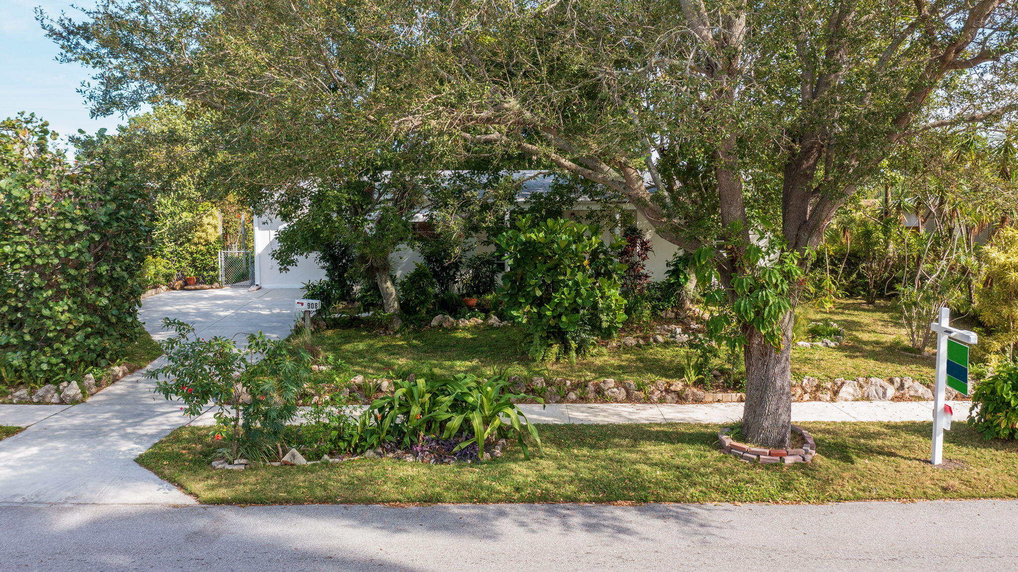 LAKE OSBORNE HEIGHTS - Residential